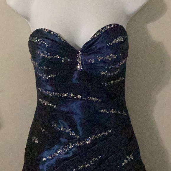 Beautiful prom gown - Picture 16 of 16